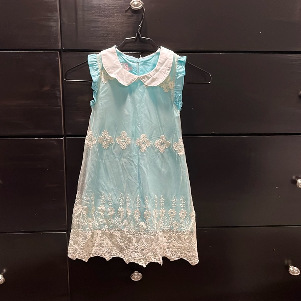 Size 5/6 girls dress with floral lace overlay